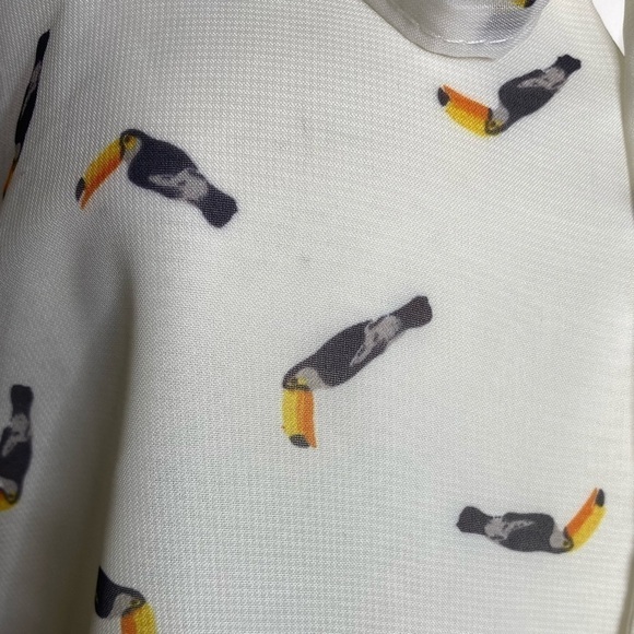 Toucan Blouse with Bell Sleeves - Picture 4 of 10